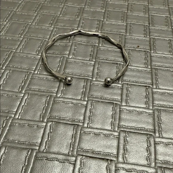 Silver twisted open cuff bracelet minimalist adjustable - Picture 3 of 6
